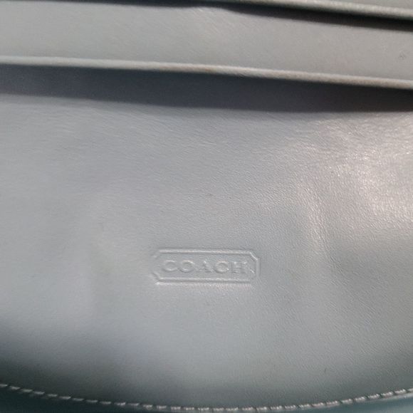 Coach Classic Logo Bifold Wallet. - Picture 9 of 11